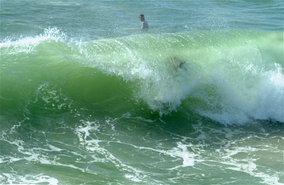 (12a) Dscf1476 (bob hall surfer 2).jpg   (950x620)   231 Kb                                    Click to display next picture